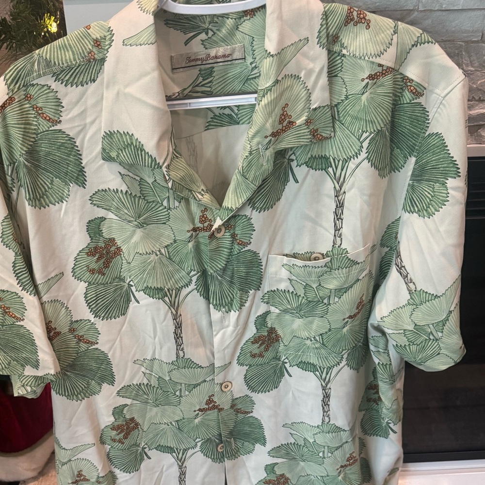 Tommy Bahama - Men's Green Leaf Print Shirt